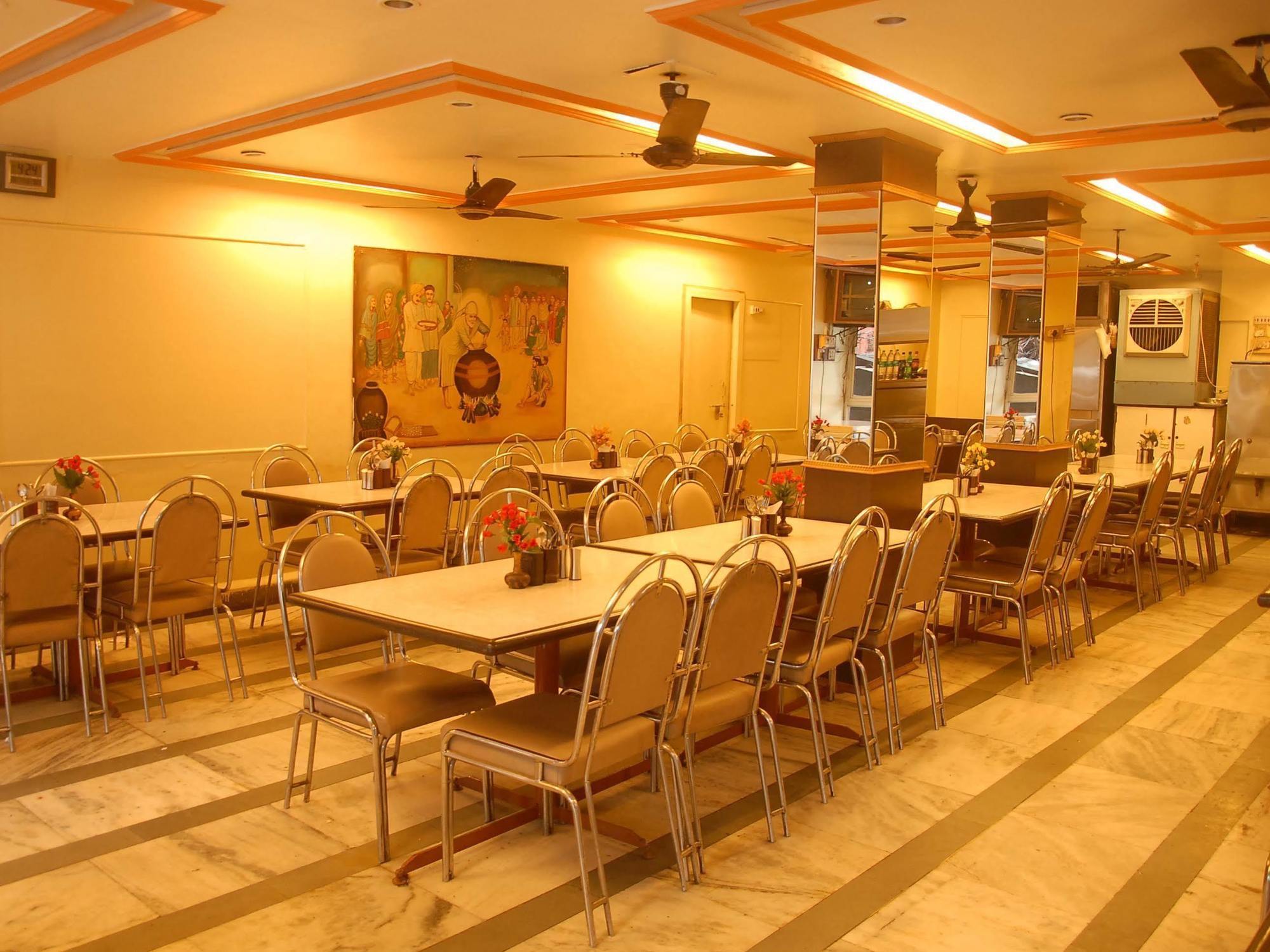 Hotel Sai Chhatra Shirdi Ngoại thất bức ảnh