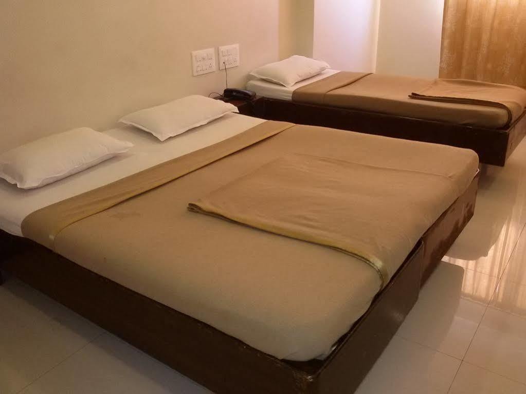 Hotel Sai Chhatra Shirdi Ngoại thất bức ảnh